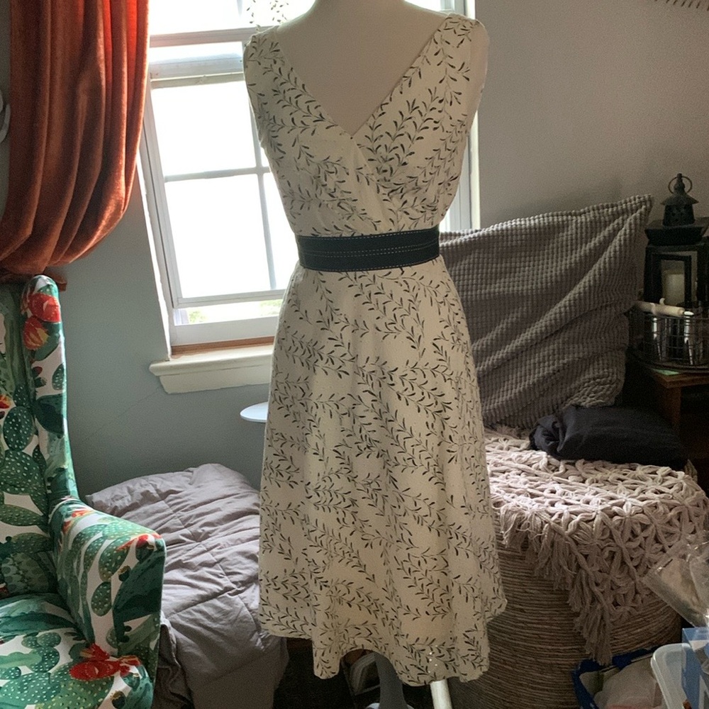 Elegant Kay Unger Black and White Leaf Print Dress size 4 - Picture 3 of 10